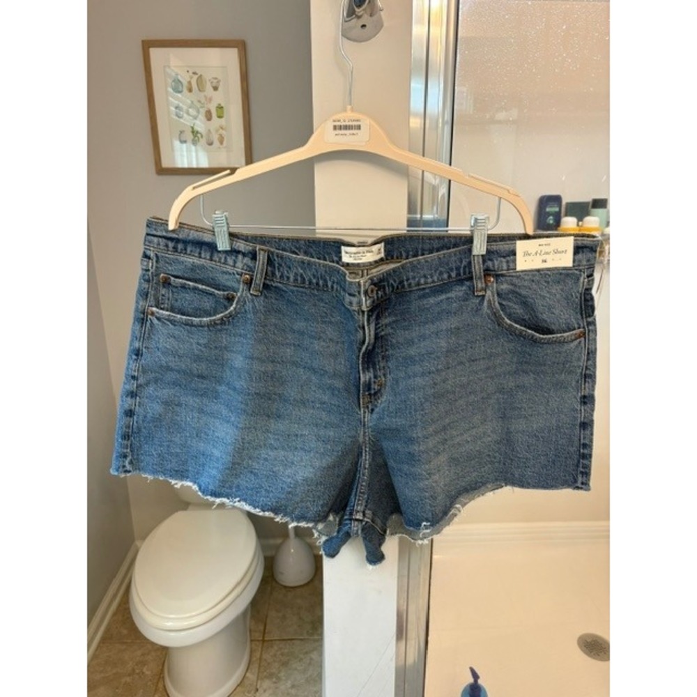 NWT Abercrombie & Fitch A-Line Denim Shorts 36 Mid Rise Raw Hem Cutoff